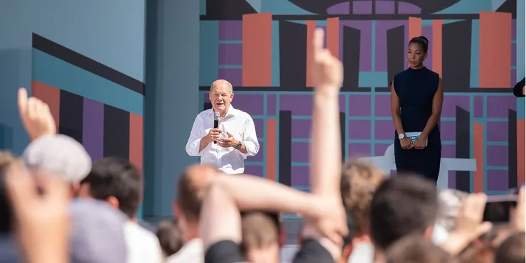 德國總理蕭茲與民眾互動問答(圖片來源：德國聯邦政府網站)