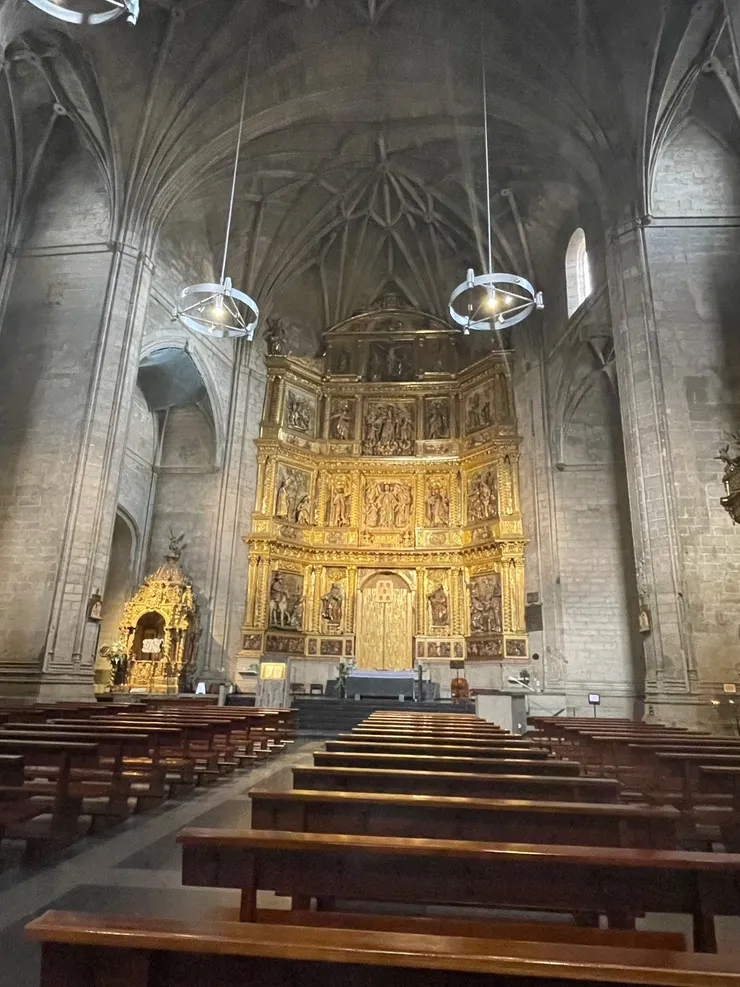 我下午抵達時,自己去禱告時拍的入住教堂內部。