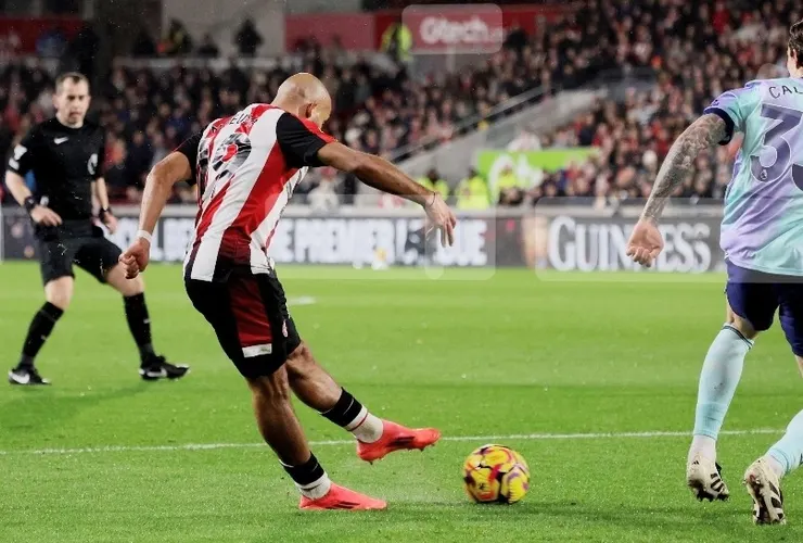 麥般姆抽射破網助賓福特領先1:0