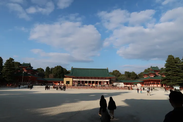 佔地很廣,像一個大廣場。
