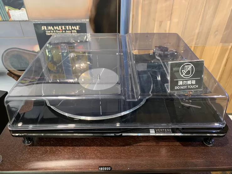 可惜蓋著透明的罩子⋯⋯