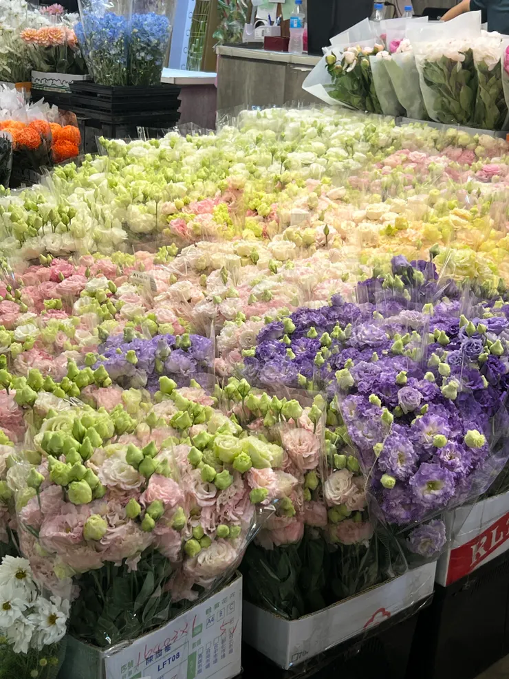 琳瑯滿目的花卉們，一把一把的待售