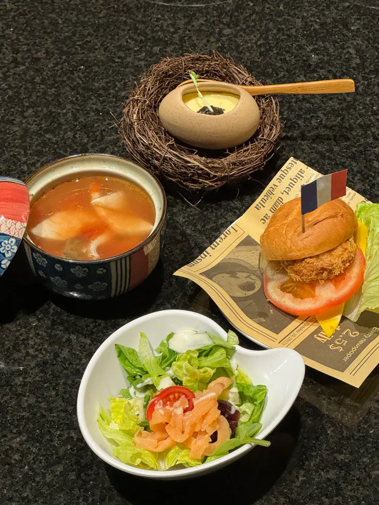 附餐:松露蒸蛋/西西里海鮮湯/洛神燻鮭沙拉、台式迷你小漢堡
