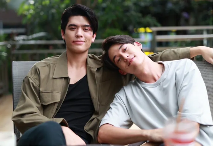 185 公分的 Gawin 在 189 公分的 Joss 旁邊，拍出了小鳥依人感。 pic Cr: My Golden Blood X 