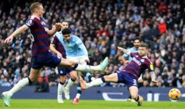 馬莫殊抽射破網助曼城領先2:0