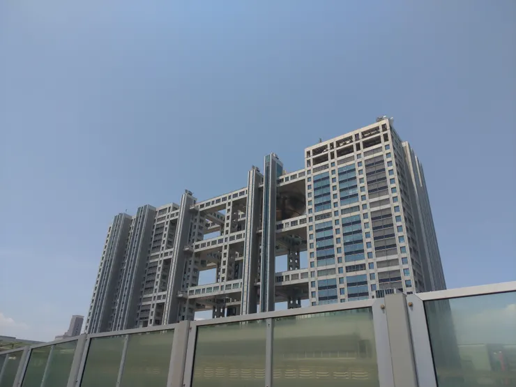 這是富士電視台，這是在走去台場的天橋上看的