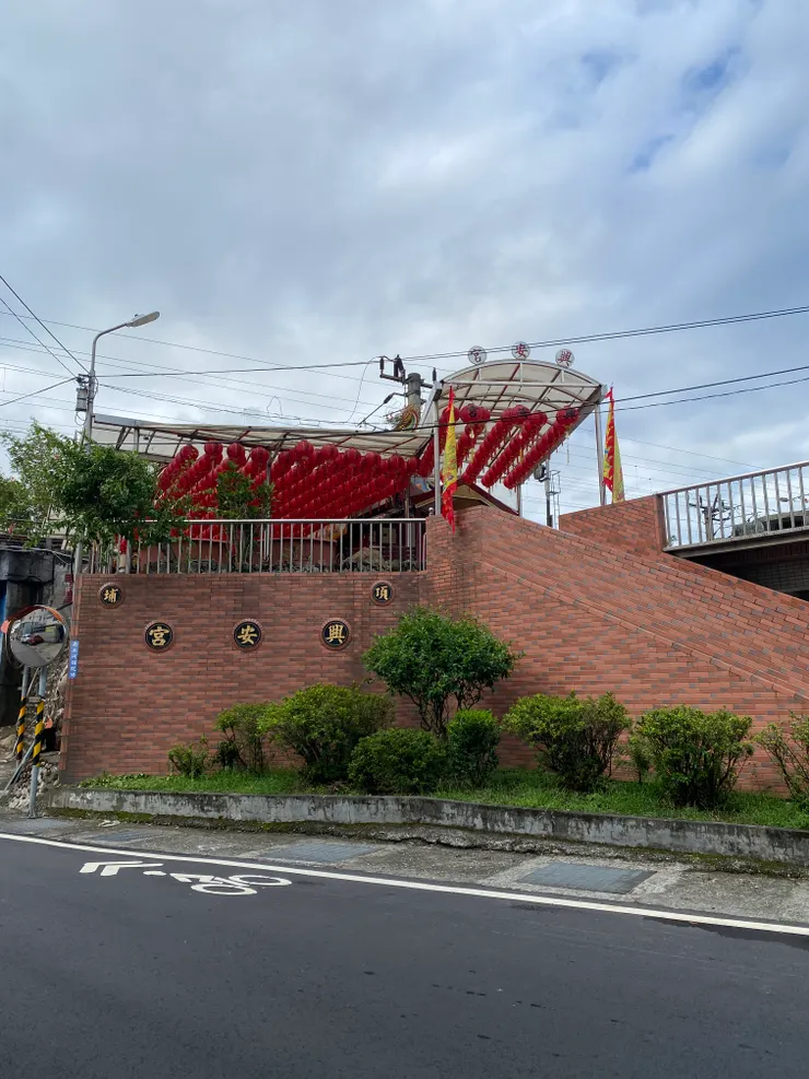 超適合拍火車的興安宮