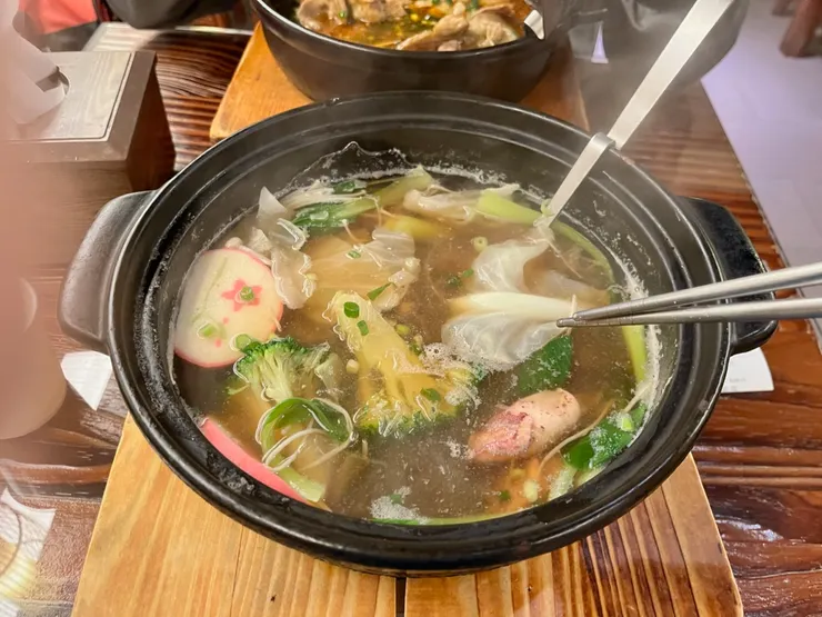 鰹魚小卷鍋，湯幾乎沒喝冬粉沒吃，熱量怎麼算都超低的XD