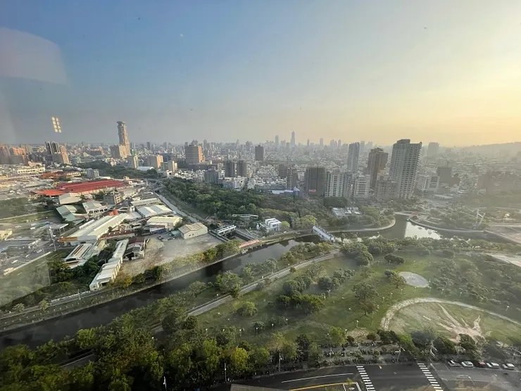 2024年核發建築執照達15.6萬宅，反映建商推案量仍處在高檔