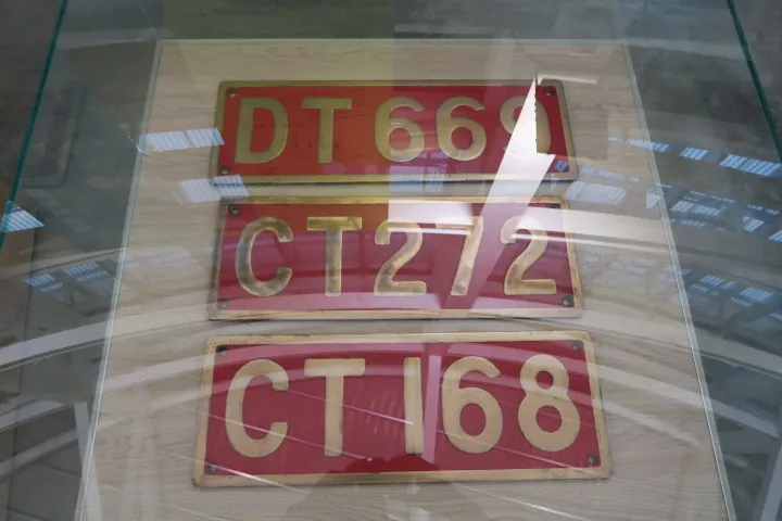 各式型式的蒸汽機車頭銘牌