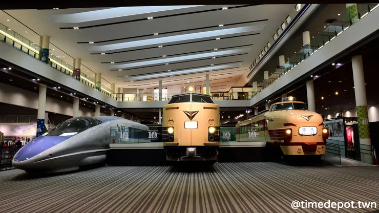 雖是JR旗下最年輕的旗艦型鐵道博物館，但京都鐵道博物館揉合了過去與現代的鐵道元素，仍豐富呈現了鐵道的多元面貌