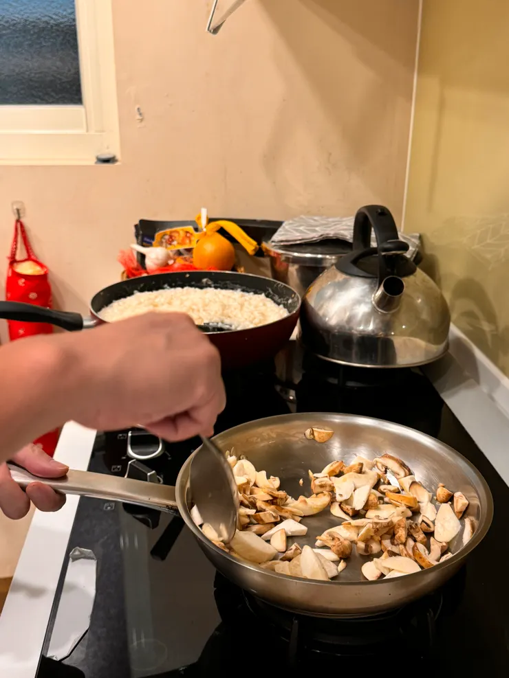 神隊友主動燉煮，松露野燉飯，孩子們都超喜歡喜！