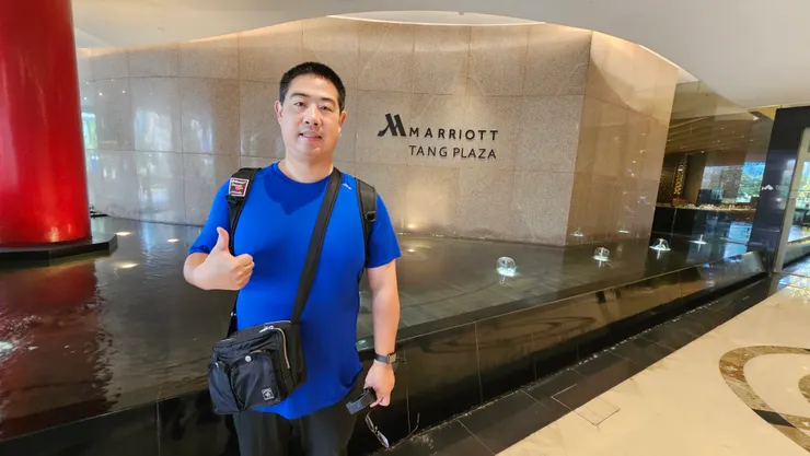 猜猜我在世界上的哪一間萬豪酒店大門口?