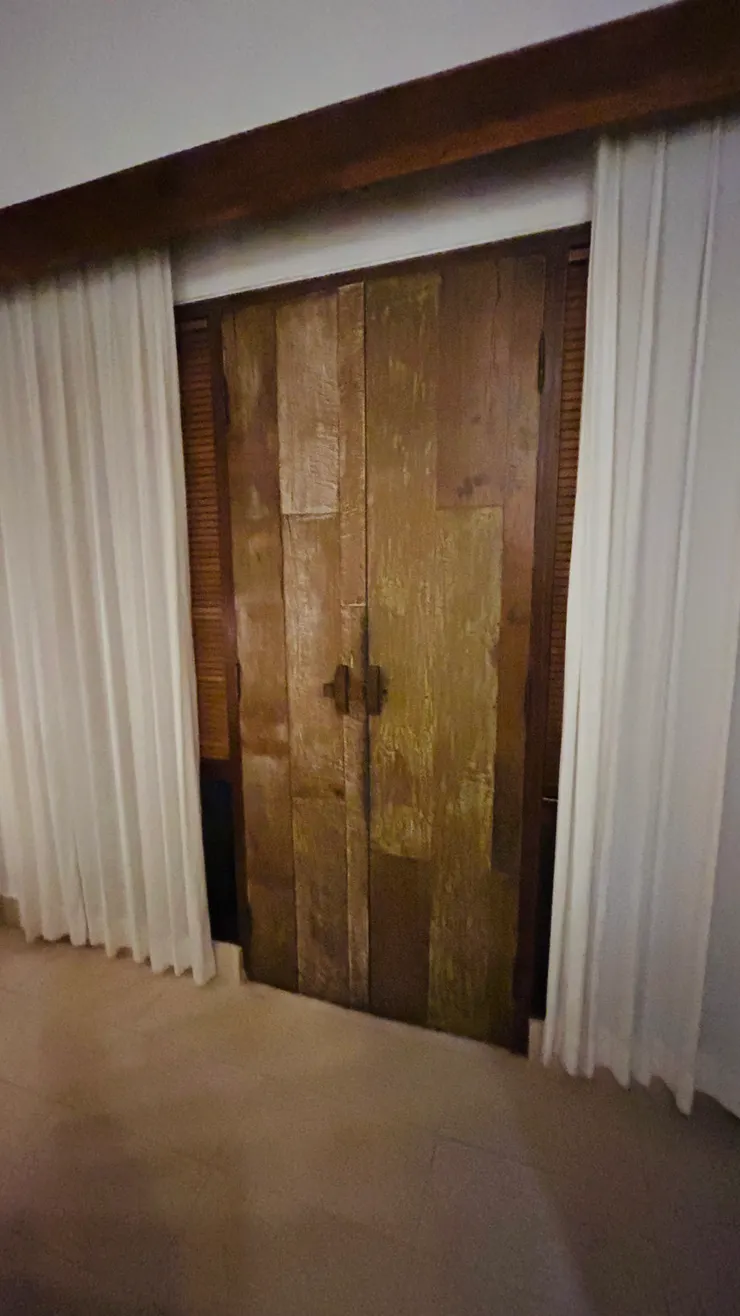 我的房門 像古老的宅門