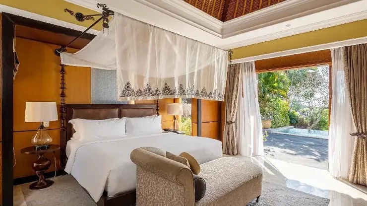 Ayana Villas 裡的 king size 床，收錄於「金巴蘭住宿推薦」