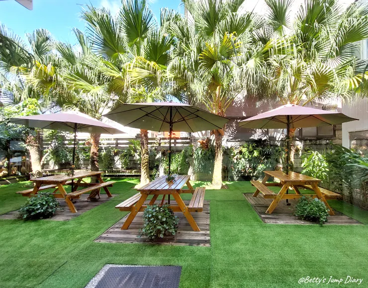 ▲龍潭「野薑花與貓」庭園餐廳/ 圖片來源:Betty's Jump Diary