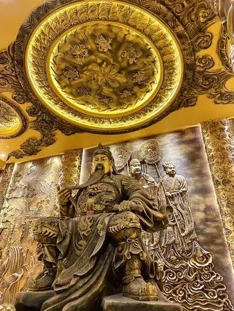 關聖帝君「武財神」巨像（圖片截圖於網路）