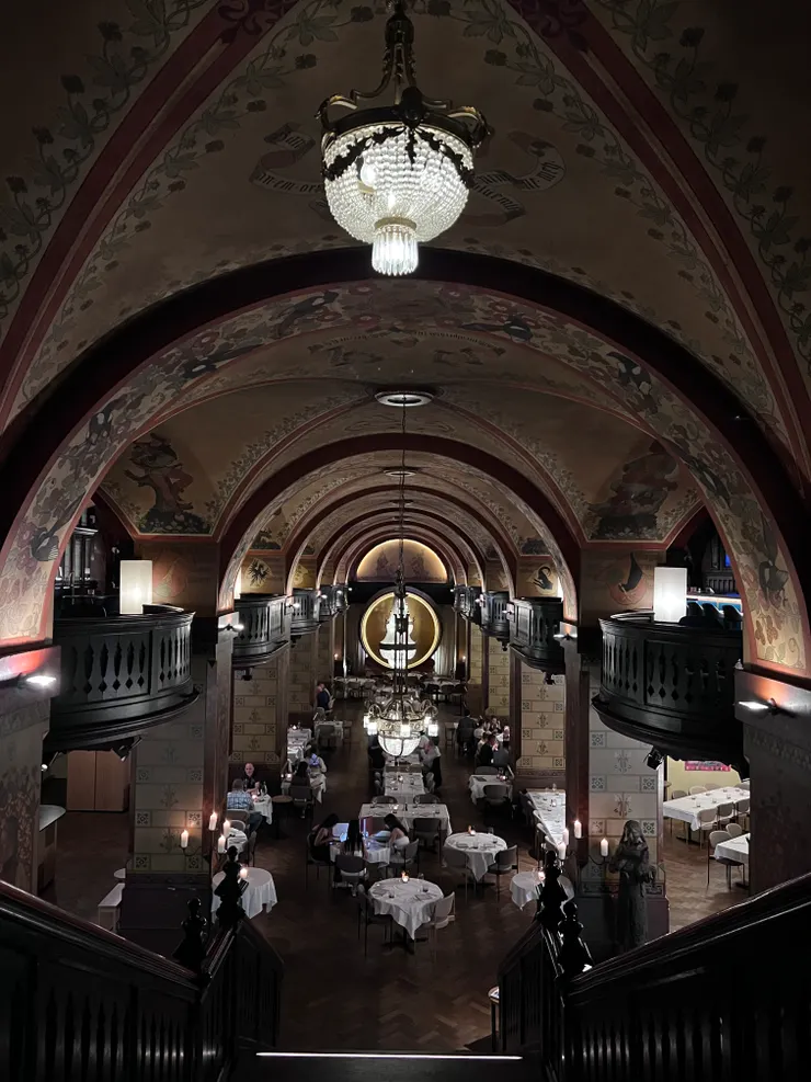 一走進餐廳，站在樓梯，映入眼簾的第一眼