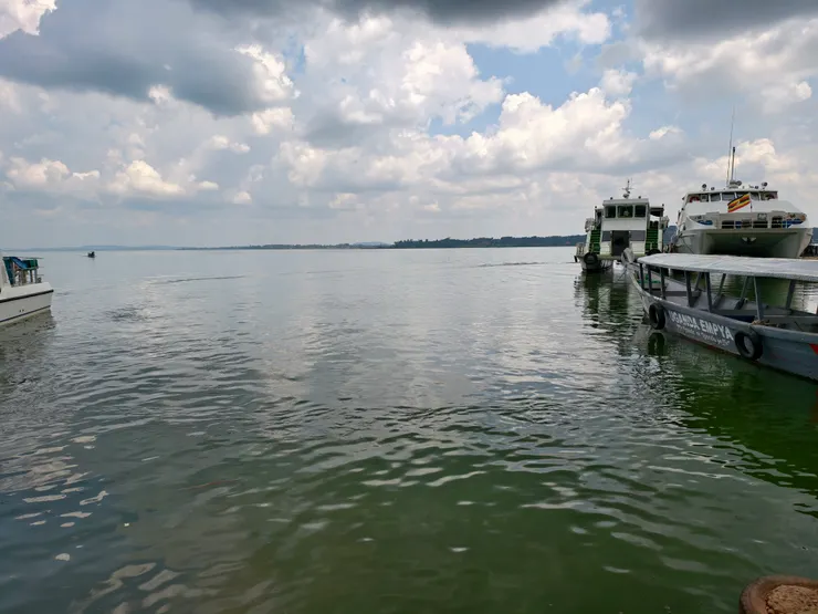 維多利亞湖,非洲最大湖,為烏干達、肯亞及坦尚尼亞三國所擁有。