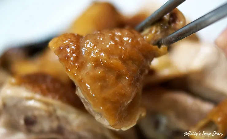 ▲元榆「煙燻甘蔗雞」與「招牌鹽水雞」/圖片來源：Betty's Jump Diary