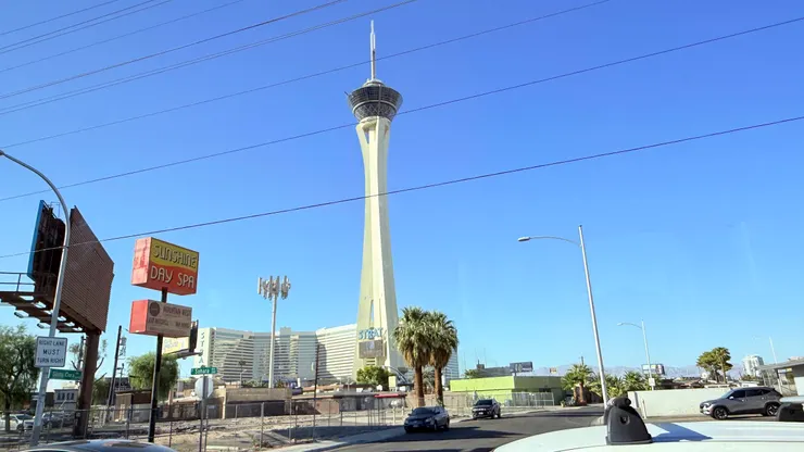 新舊城區交界點「高塔飯店」