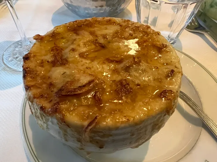 I ordered a bowl of (French) onion soup. DELICIOUS!!!
