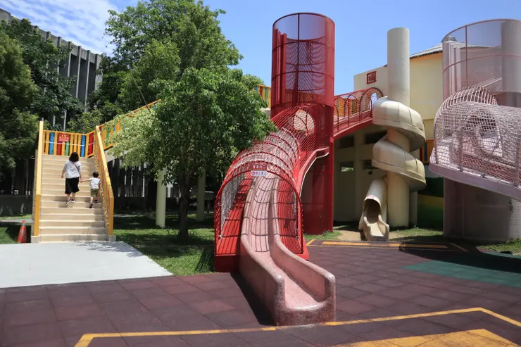 可用樓梯從地面直接走到穀倉