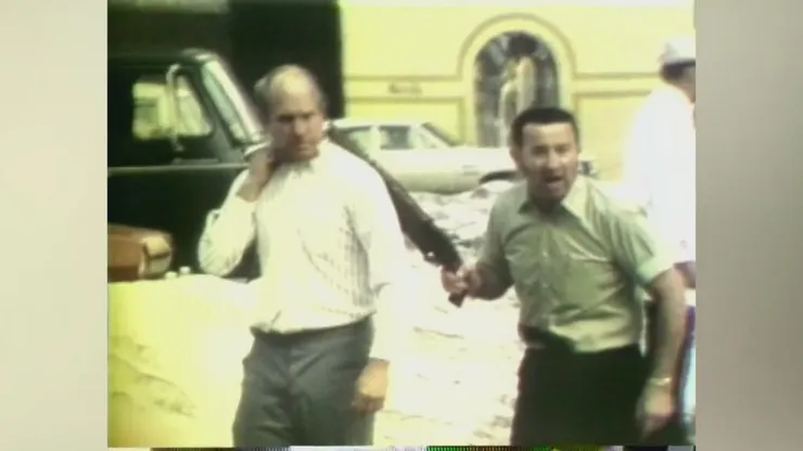 電影中穿插不少模糊的畫面，營造老影像的「真實感」（圖為當年的真實畫面，電影可說是神還原了）