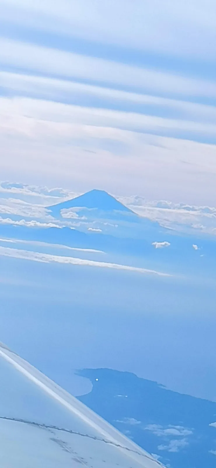 在飛機上拍到的富士山