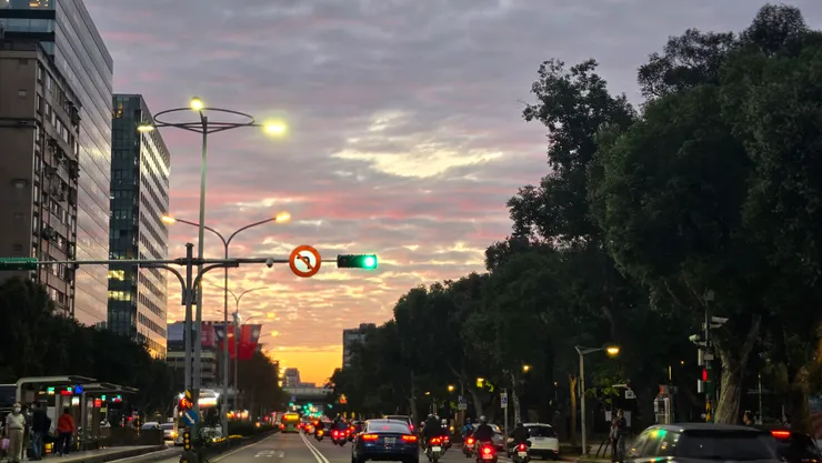 251223聖誕夜前一天的晚霞