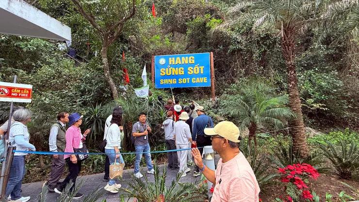 Sung Sot Cave又稱驚訝洞