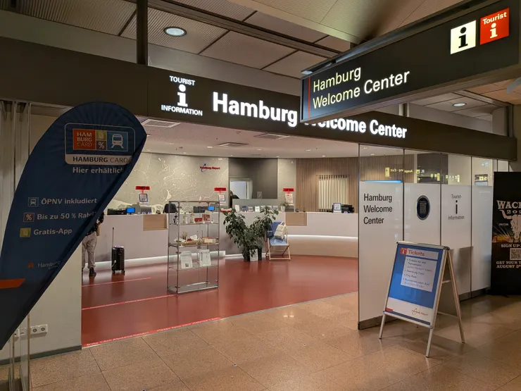 Photo: Zora @ Hamburg Arpt, Jul. 30, 2025.