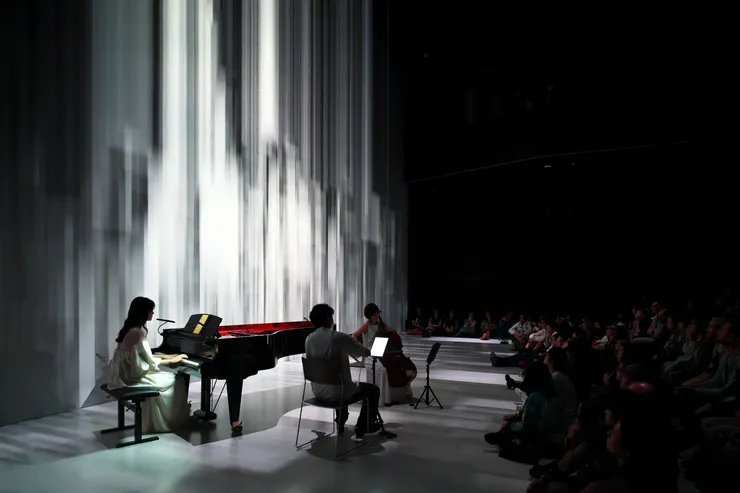 數位藝術團隊「叁式 ULTRACOMBOS」與自然系當代室內樂團Cicada合作，共同製作音像作品《DRIFT IN TIME》，9月初於全球指標性的「林茲電子藝術節（Ars Electronica Festival）」首演。 （圖／叁式Ultra Combos　提供）