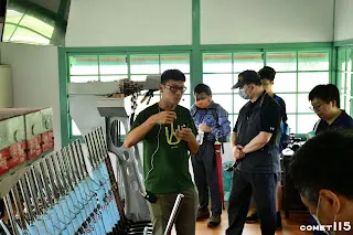 古庭維理事長向與會者解說號誌樓的運作