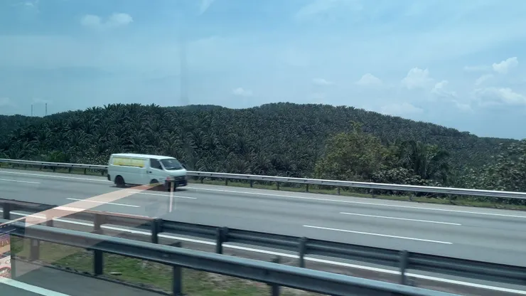 很喜歡坐巴士出去玩，很像校外教學🥳