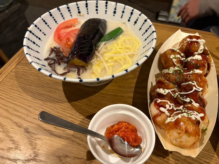 豚骨素食拉麵/Tonkotsu Veggie Ramen、章魚燒/Takoyaki