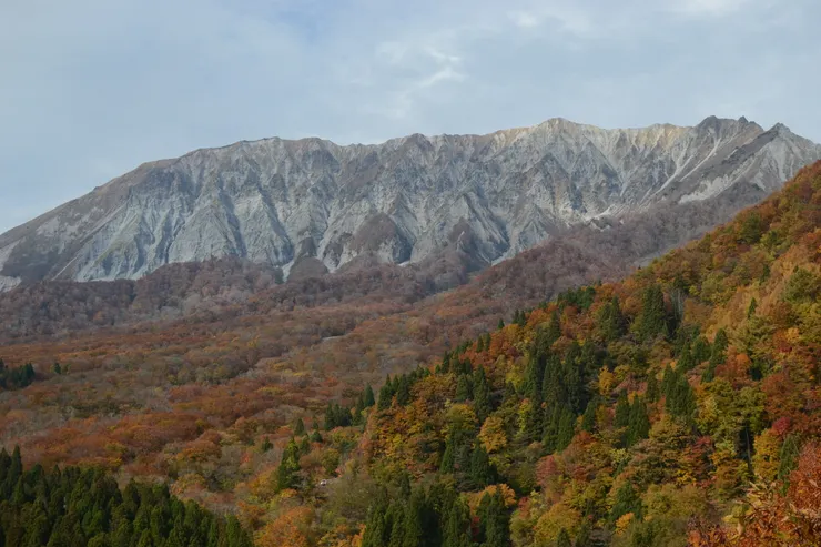 在鍵掛峠展望台眺望大山