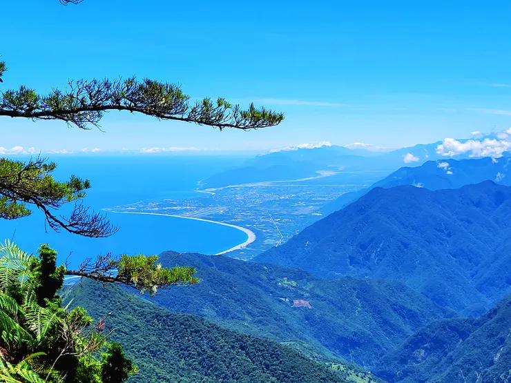12:30來到碎石坡前展望點，看到這樣的畫面，其實不登頂也沒關係