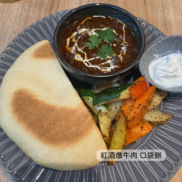 紅酒燉牛肉 口袋餅