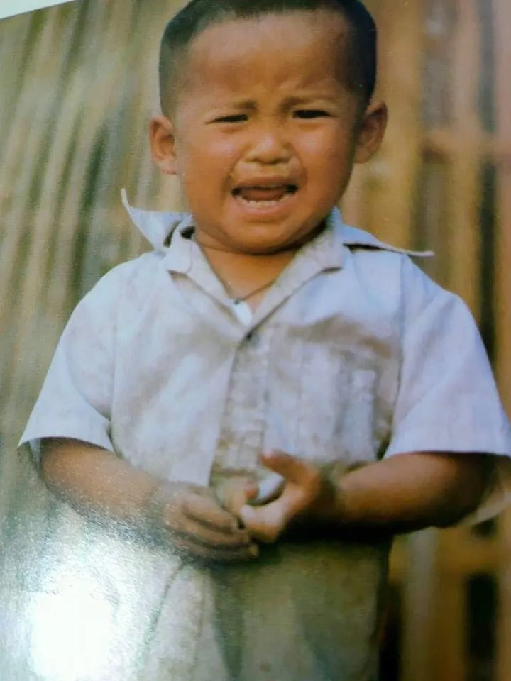 父母皆亡的孤兒,沒有褲子穿。