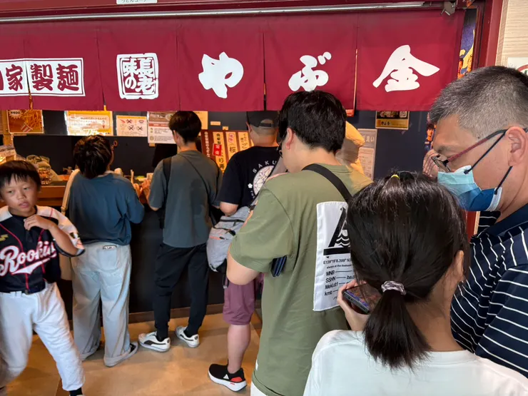 渡輪上賣吃的地方