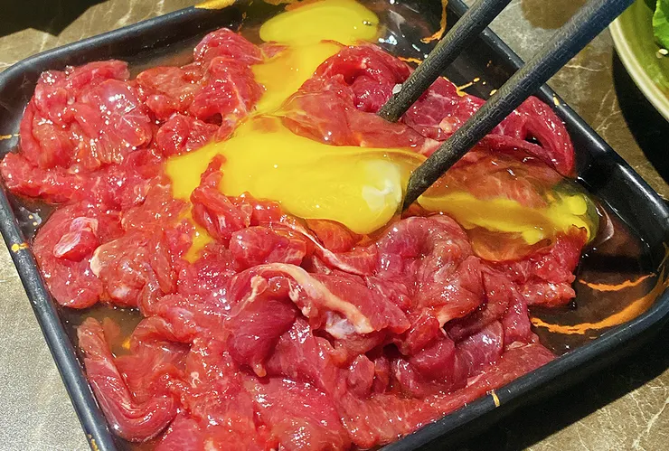 內湖火鍋推薦│柳記螺螄粉火鍋，訂位即送海鮮，當月壽星滿額霸氣贈送海鮮塔