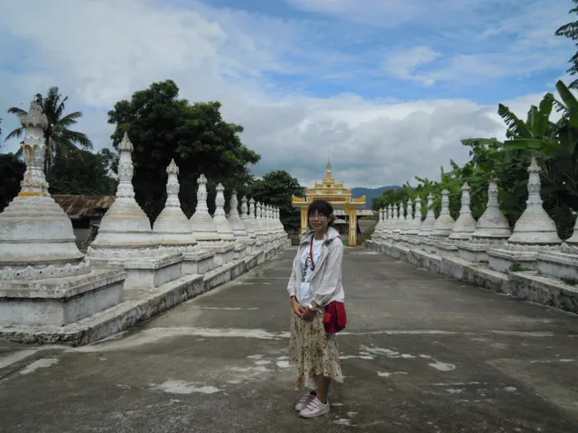 無名小佛寺明明有大門