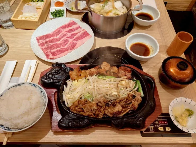 牛肉+牛雜鐵板料理，飯加大
