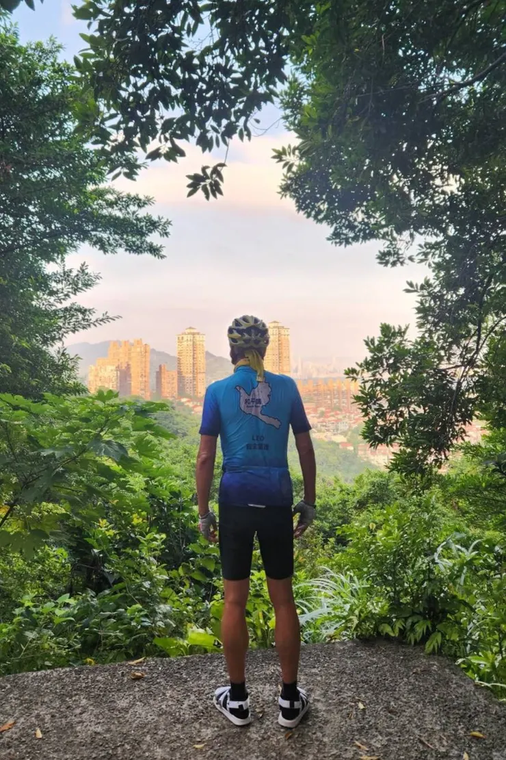 於和平鴿路線上歐洲景觀座椅背影美拍