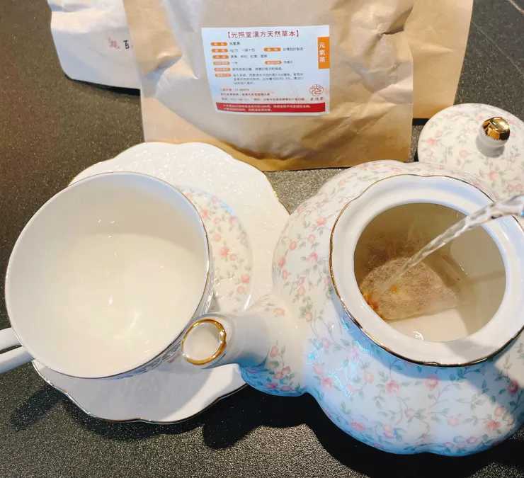 沖泡方式：用熱水 500-600CC沖泡，約莫3分鐘，散發出茶色即可飲用。