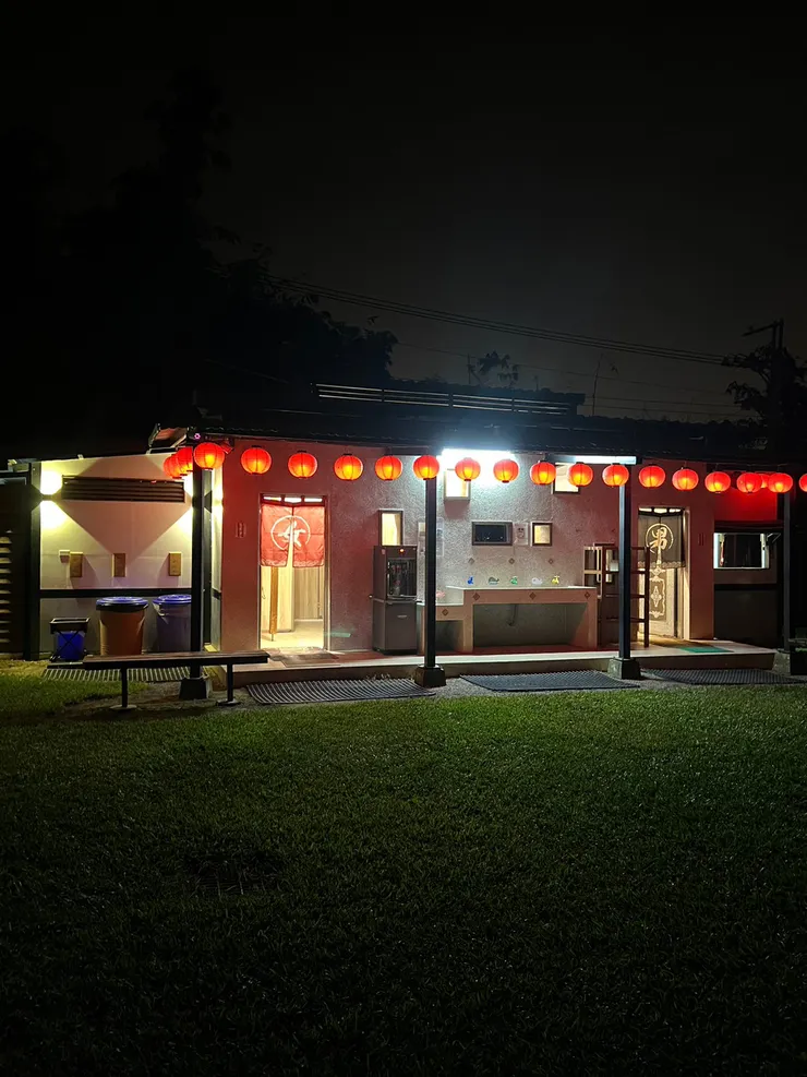 營區的湯屋，好似神隱少女的場景。