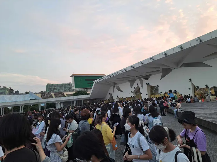 排隊入場的人龍