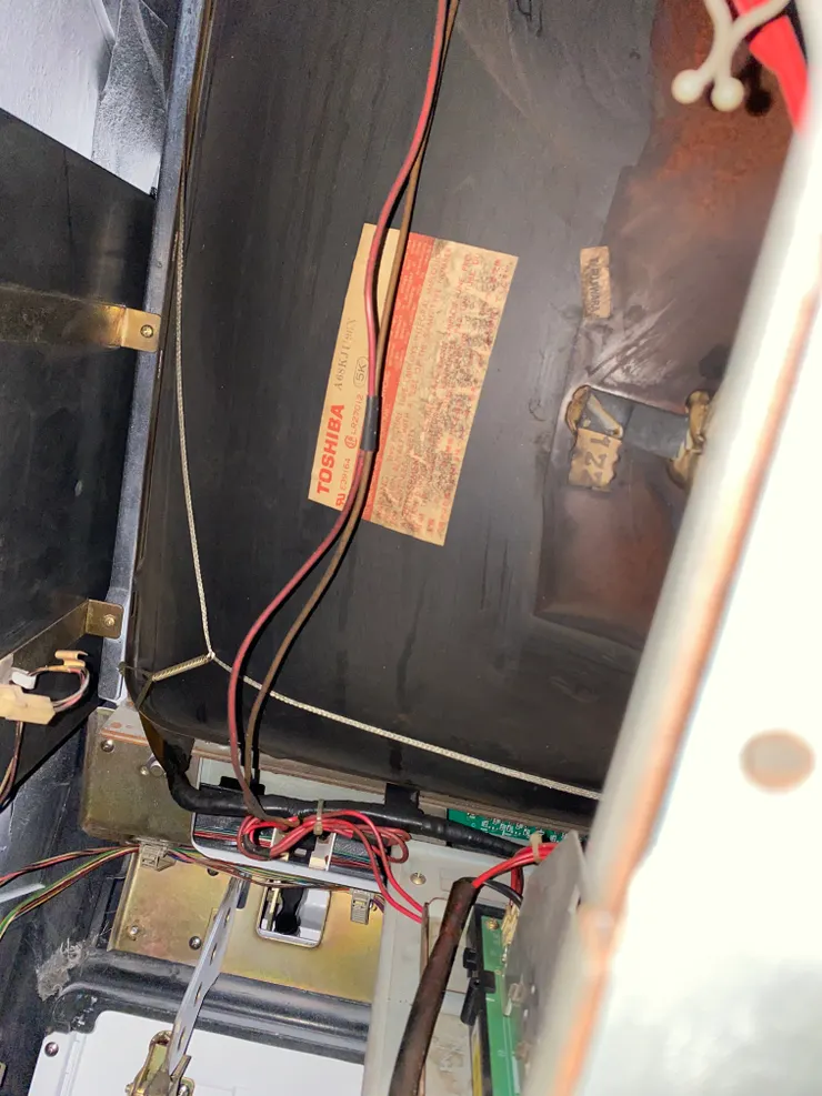 內部的線材也有整理，沒甚麼灰塵