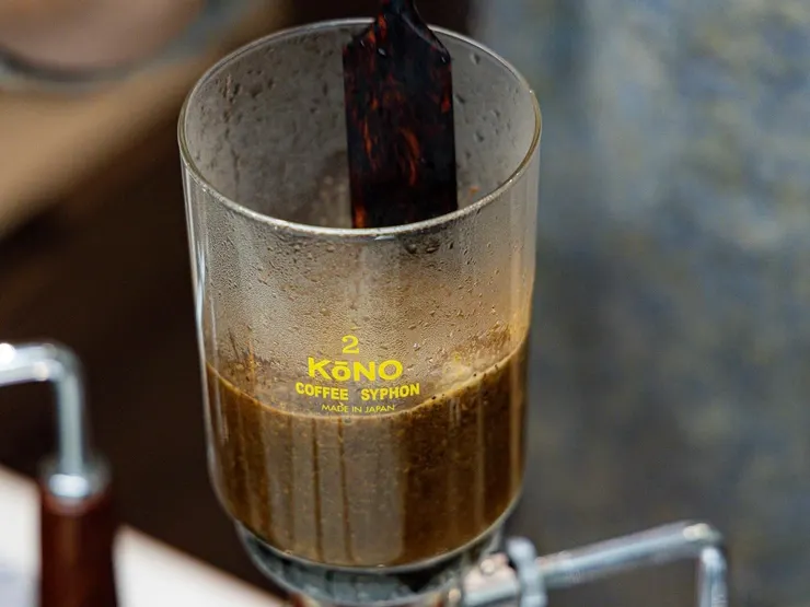 虹吸壺又稱賽風壺（Siphon或Syphon），也有Siphonist說法